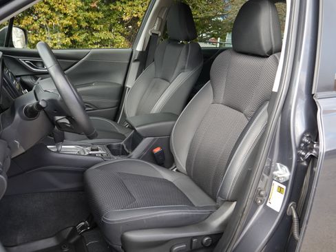 Used 2023 Subaru Forester Premium image 33