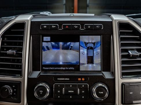 Used 2020 Ford F250 Lariat w/ Lariat Ultimate Package AWD/4WD image 26