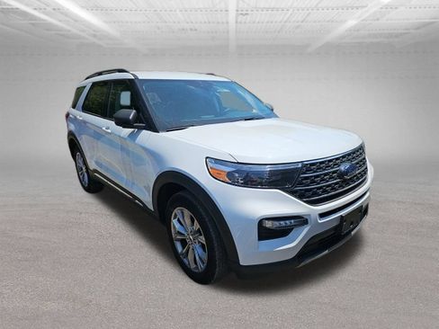 Used 2023 Ford Explorer XLT AWD/4WD image 5