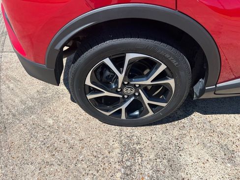 Used 2022 Toyota C-HR XLE FWD image 18