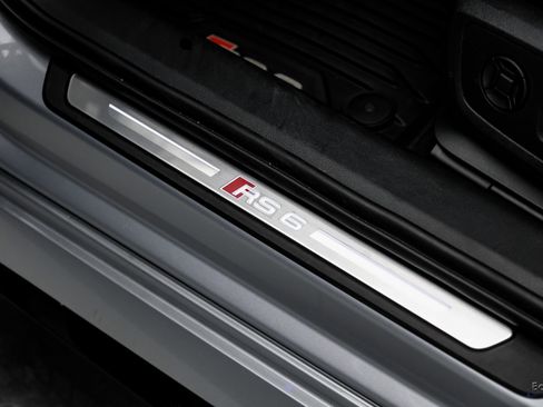 Used 2025 Audi RS 6 performance image 39
