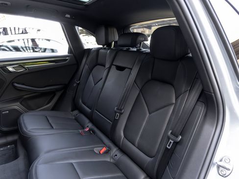 Certified 2025 Porsche Macan AWD/4WD image 45