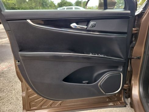 Certified 2022 Lincoln Nautilus FWD image 16