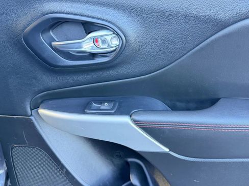 Used 2017 Jeep Cherokee Trailhawk w/ Cold Weather Group image 63