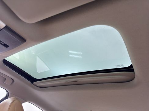 Used 2022 Nissan Sentra SV w/ SV Premium Package image 11