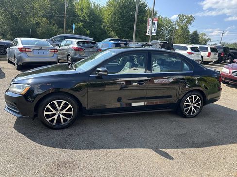 Used 2018 Volkswagen Jetta SE image 3