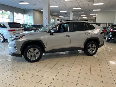 Used 2025 Toyota RAV4 LE AWD/4WD image 4