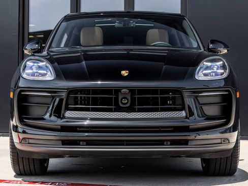 New 2026 Porsche Macan AWD/4WD image 8