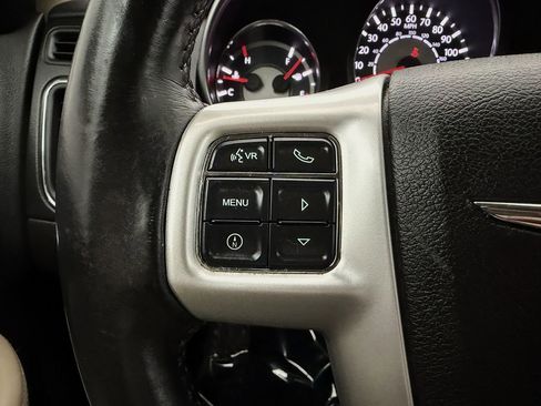 Used 2013 Chrysler 200 Limited image 10