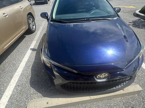 Used 2022 Toyota Corolla LE FWD image 2