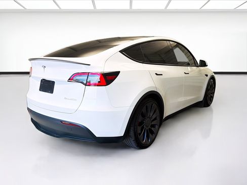 Used 2024 Tesla Model Y Performance AWD/4WD image 4