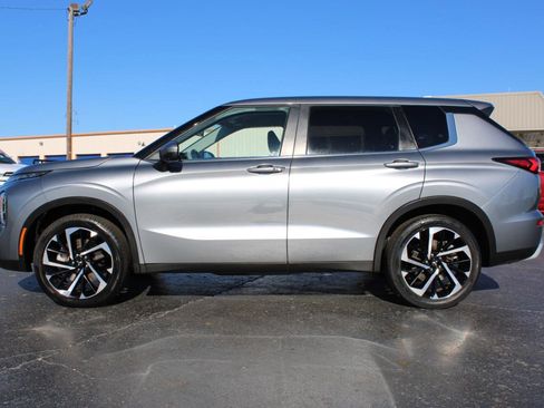 Used 2024 Mitsubishi Outlander SE Black Edition image 12