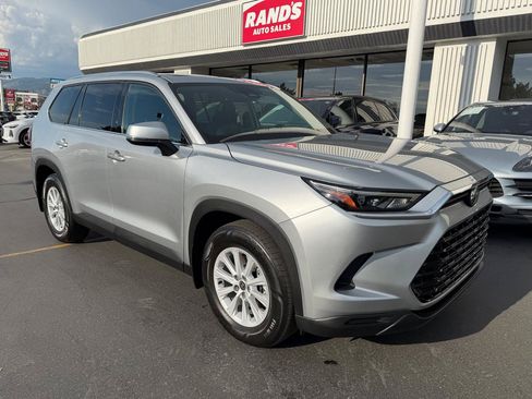 Used 2024 Toyota Grand Highlander AWD image 2