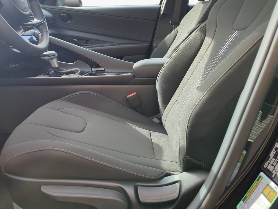 Certified 2026 Hyundai Elantra SEL Sport FWD image 9