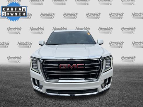 Used 2022 GMC Yukon SLT w/ SLT Premium Package image 3