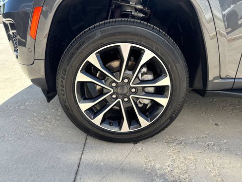 Used 2022 Jeep Grand Cherokee Overland AWD/4WD image 28