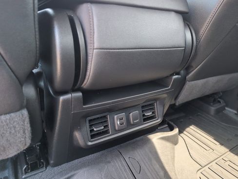 Used 2021 GMC Sierra 1500 SLT image 12