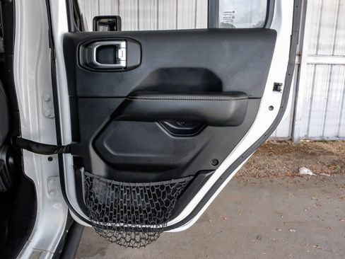 Used 2018 Jeep Wrangler Unlimited Sahara image 46