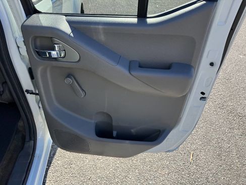 Used 2013 Nissan Frontier S image 39