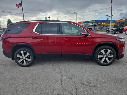 Used 2022 Chevrolet Traverse LT w/ LT Premium Package image 6