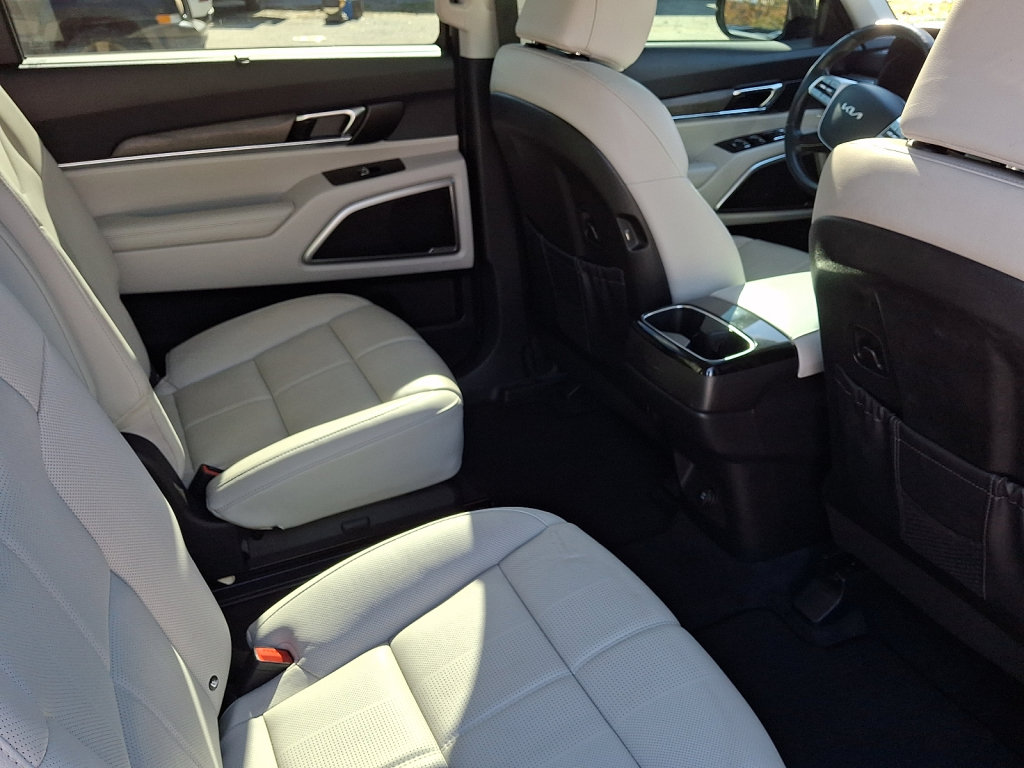 Used 2022 Kia Telluride EX w/ EX Premium Package AWD/4WD image 17