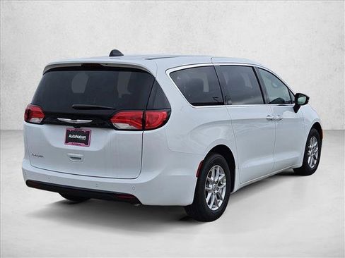 New 2025 Chrysler Voyager LX image 5