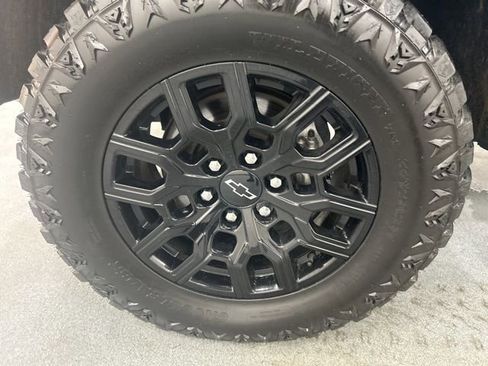 Used 2023 Chevrolet Colorado Trail Boss w/ Technology Package image 24