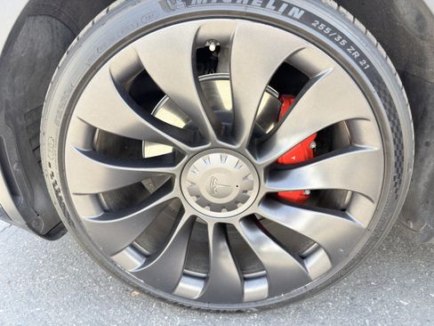Used 2022 Tesla Model Y Performance AWD/4WD image 36