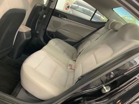 Used 2018 Hyundai Elantra SE FWD image 11