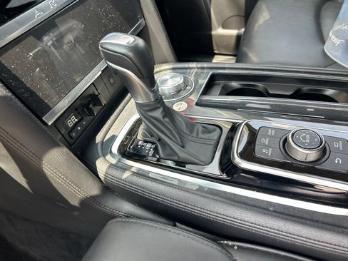 Used 2024 Nissan Armada SV AWD/4WD image 21