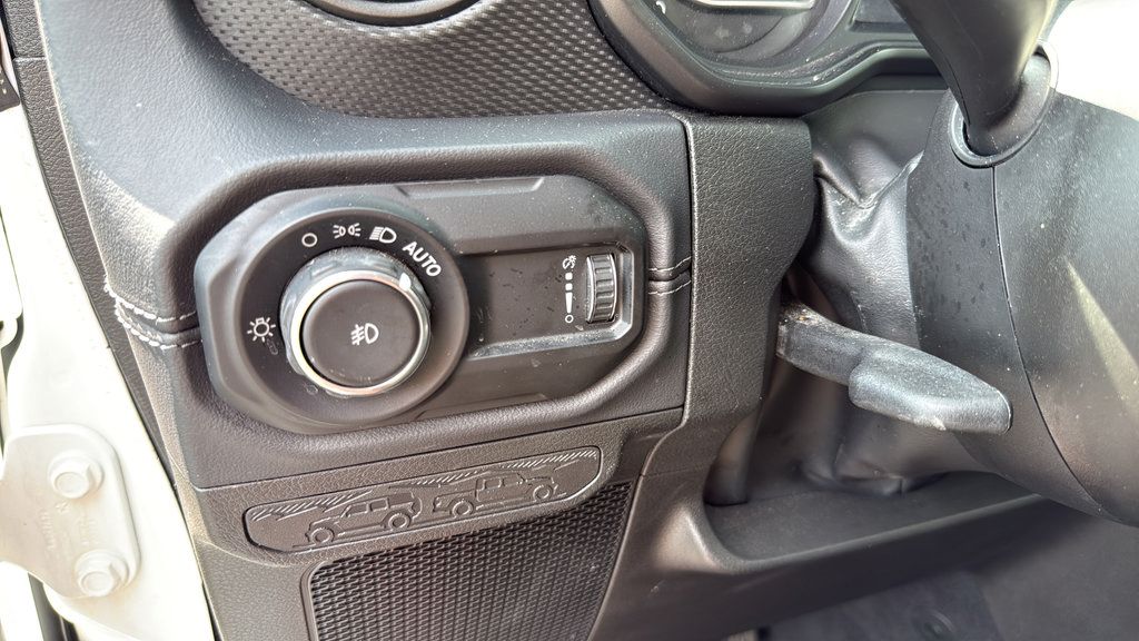 Used 2025 Jeep Wrangler Unlimited Rubicon AWD/4WD image 27