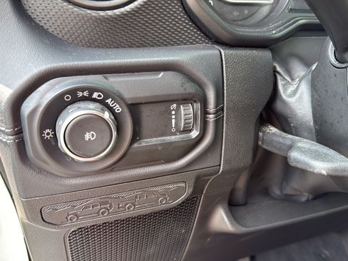Used 2025 Jeep Wrangler Unlimited Rubicon AWD/4WD image 27