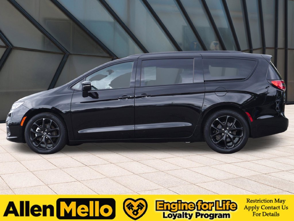 Used 2025 Chrysler Pacifica Limited FWD image 3