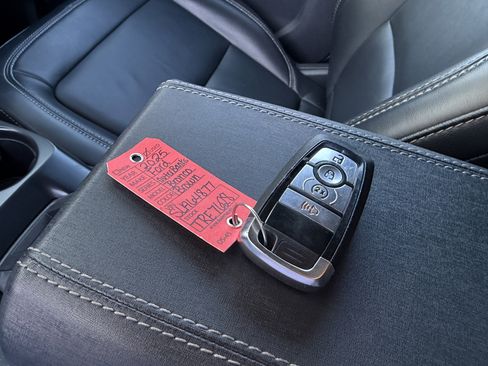 Used 2025 Ford Bronco Outer Banks image 13