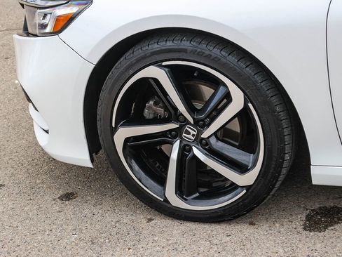 Used 2018 Honda Accord Sport image 9