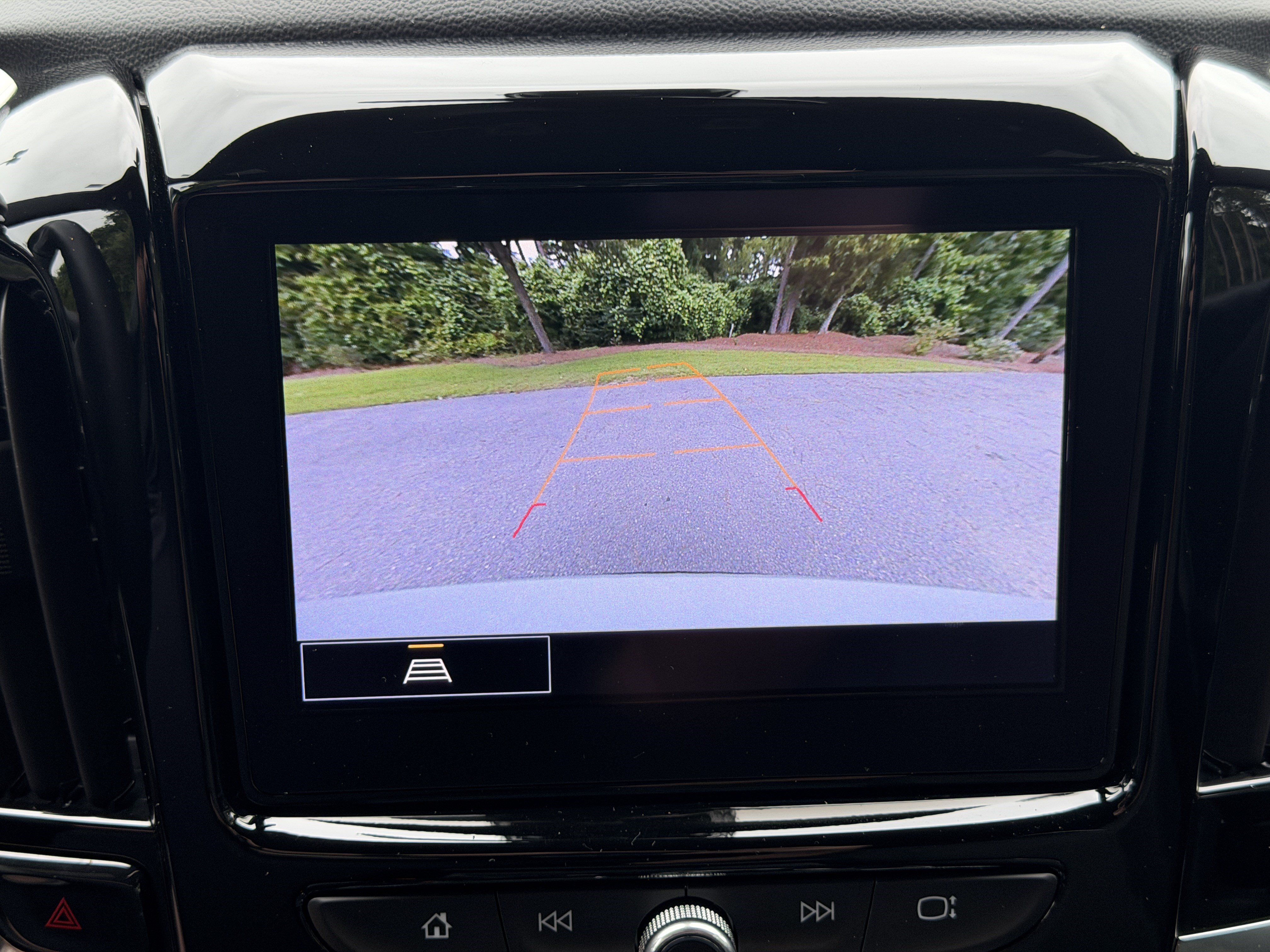 Used 2023 Chevrolet Traverse LT FWD image 29