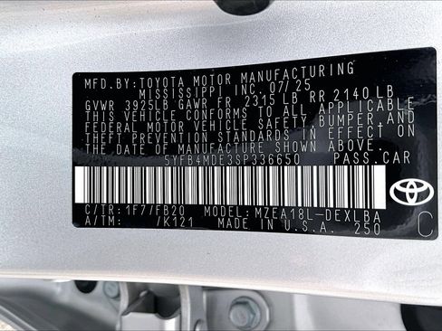 Used 2025 Toyota Corolla LE FWD image 29