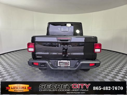 New 2025 Jeep Gladiator Sport image 6