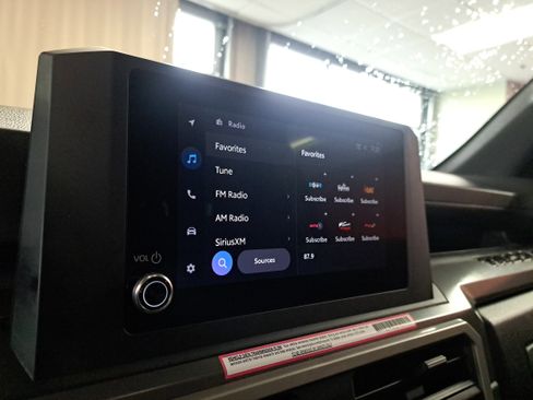 Used 2024 Toyota Tacoma TRD Off-Road image 21