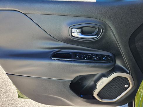 Used 2016 Jeep Renegade 75th Anniversary image 13