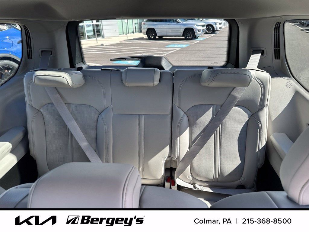 Used 2024 Jeep Wagoneer 4WD w/ Premium Group I image 15
