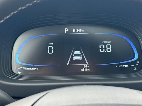 Used 2025 Hyundai Venue SEL image 29