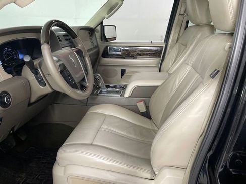 Used 2015 Lincoln Navigator Base image 2