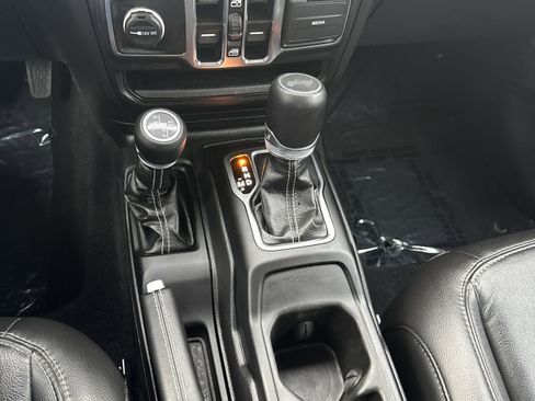 Used 2023 Jeep Wrangler Sahara w/ Cold Weather Group image 21