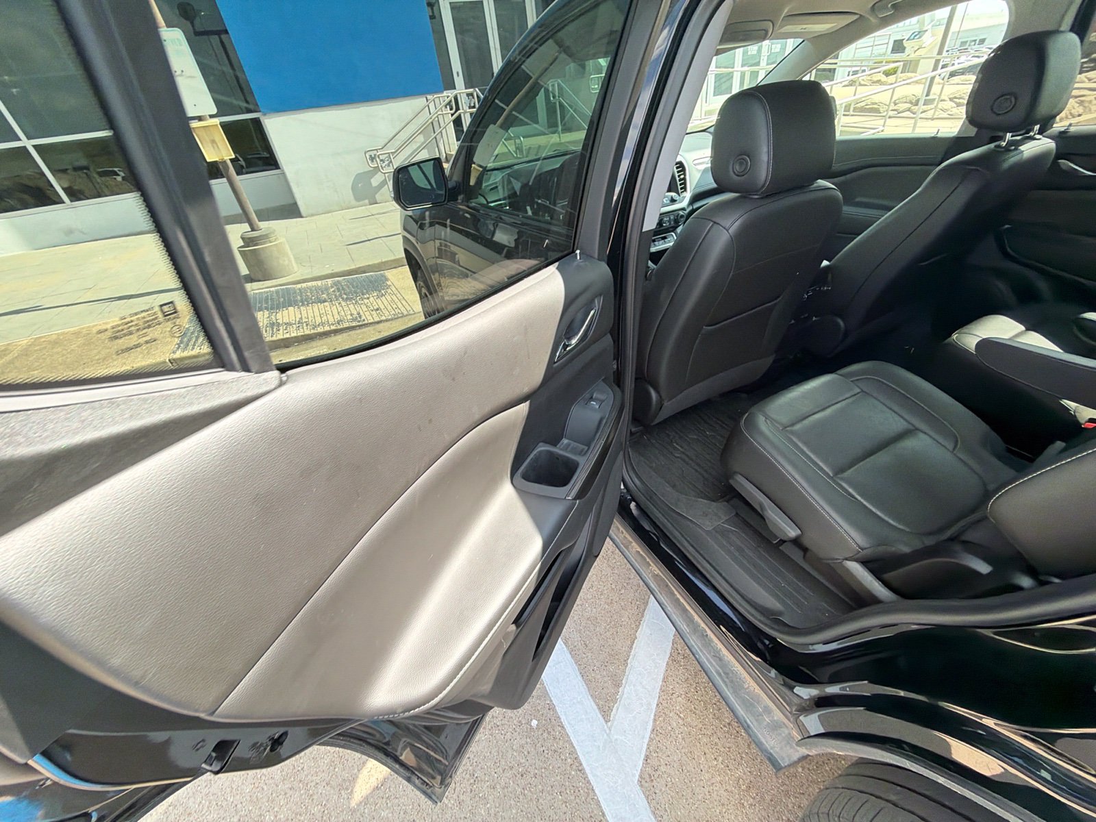 Used 2023 GMC Acadia SLT w/ Elevation Edition FWD image 14