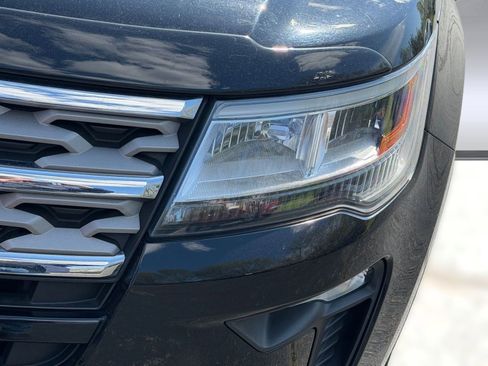Used 2018 Ford Explorer XLT w/ Equipment Group 202A image 8
