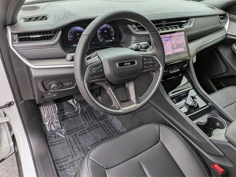 New 2025 Jeep Grand Cherokee Limited w/ Trailer Tow Package image 10