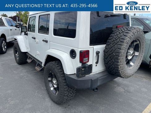 Used 2016 Jeep Wrangler Unlimited Rubicon w/ Connectivity Group AWD/4WD image 3
