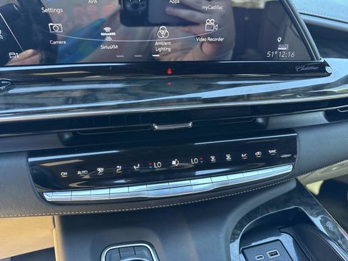 Used 2024 Cadillac Escalade Premium Luxury image 27