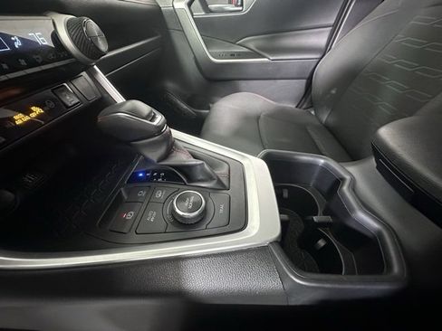 Used 2023 Toyota RAV4 SE image 30